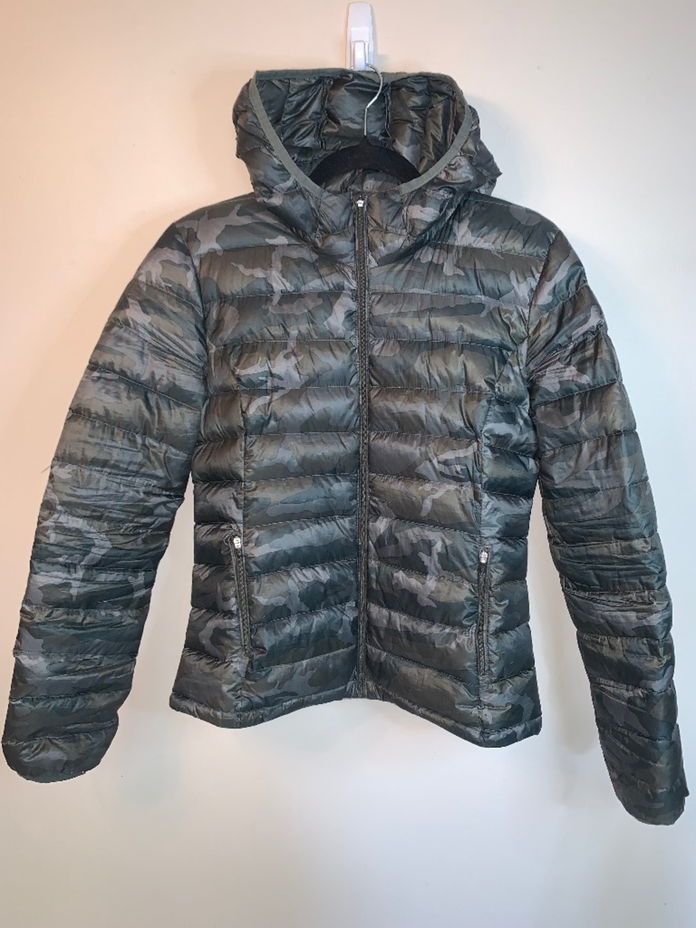 Aritzia Tna Botanie Jacket Camo Puffer Hooded M